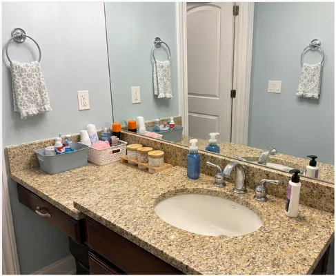 Santo bathroom before